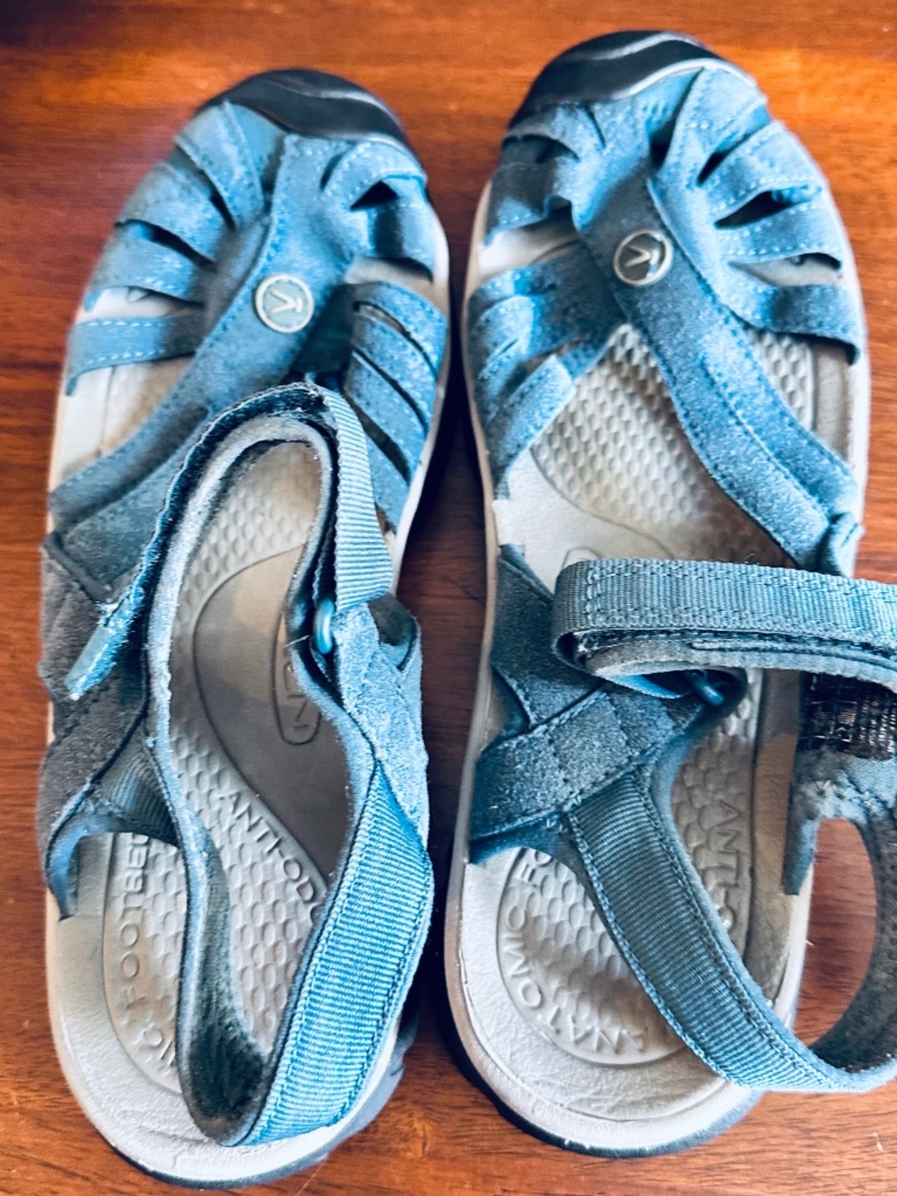 Size 9 keen Sandals
